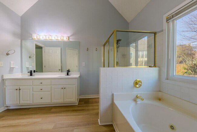 Building Photo - 3890 Cherry Ridge Walk