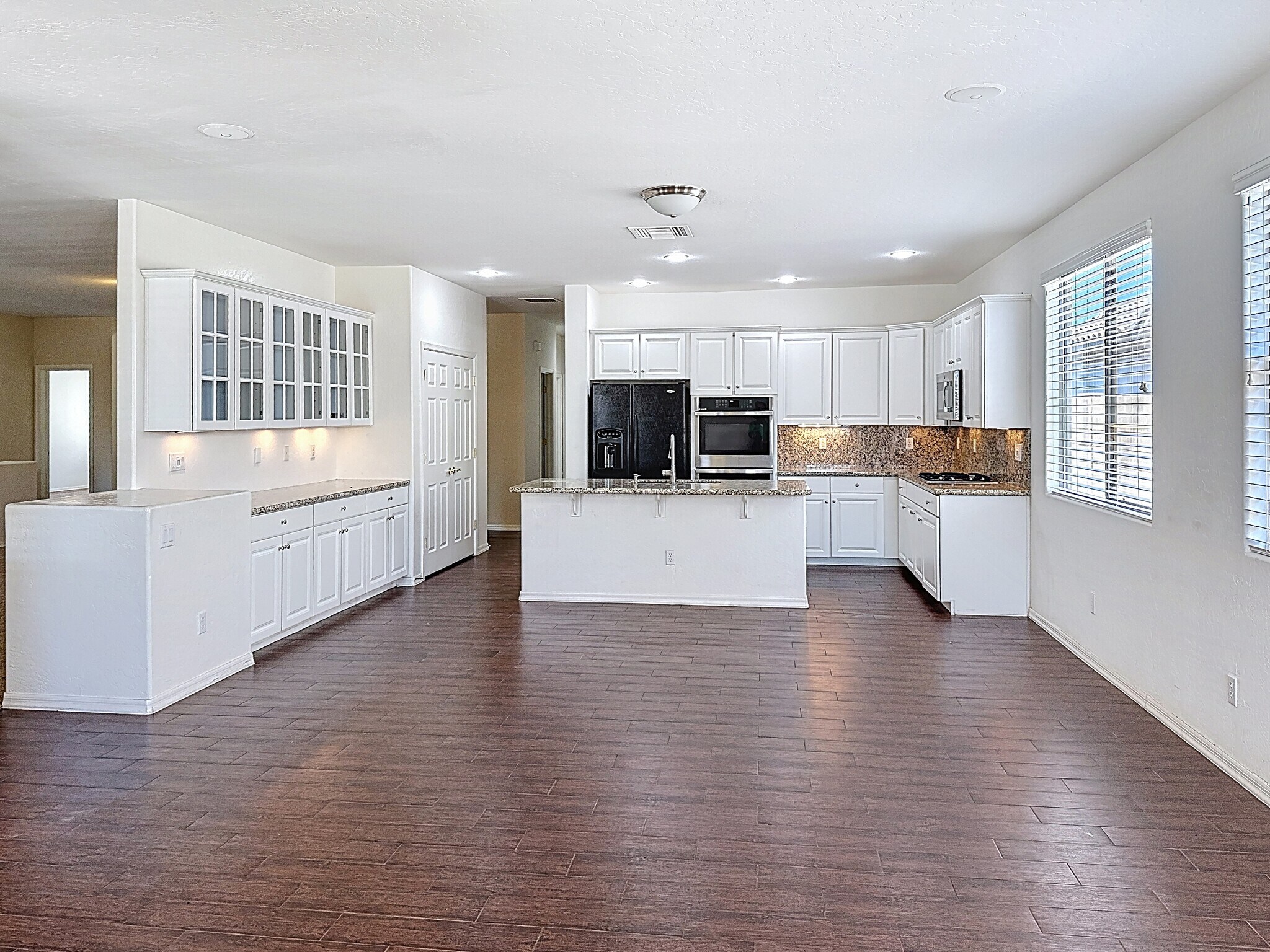 Building Photo - 14437 W Lexington Ave