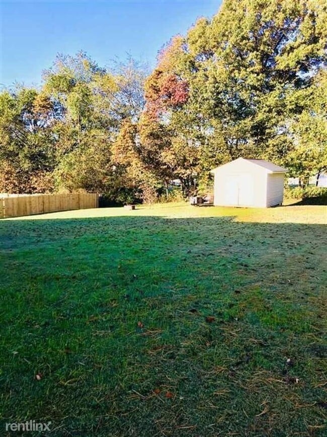 Building Photo - 126 Schwarzkopf St