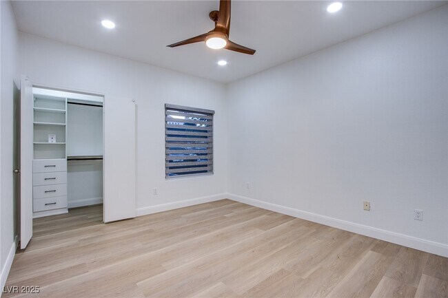 Building Photo - 7255 W Sunset Rd