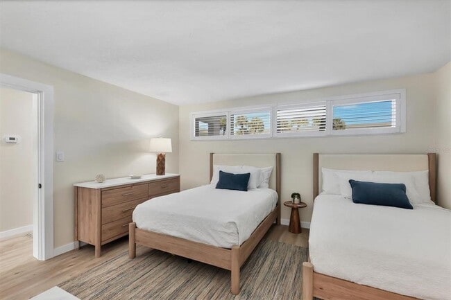 Building Photo - 500 S Washington Dr