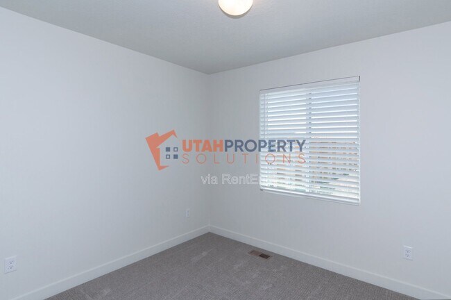 Building Photo - 974 W 500 S