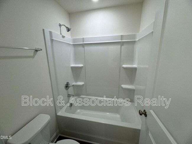 Building Photo - 37 Bluebell St
