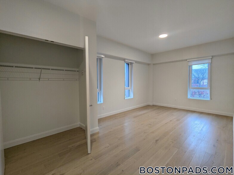 Building Photo - 55 Brighton Ave