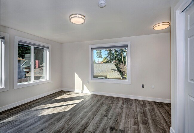 Building Photo - 2 bed, 1.5 bath in Seattle