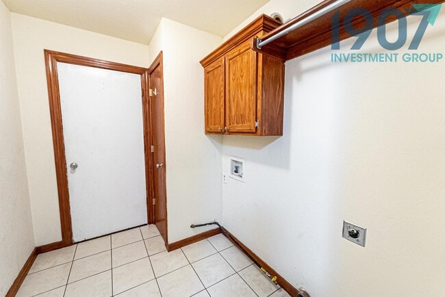 Building Photo - 1925 Bluegrass Ct