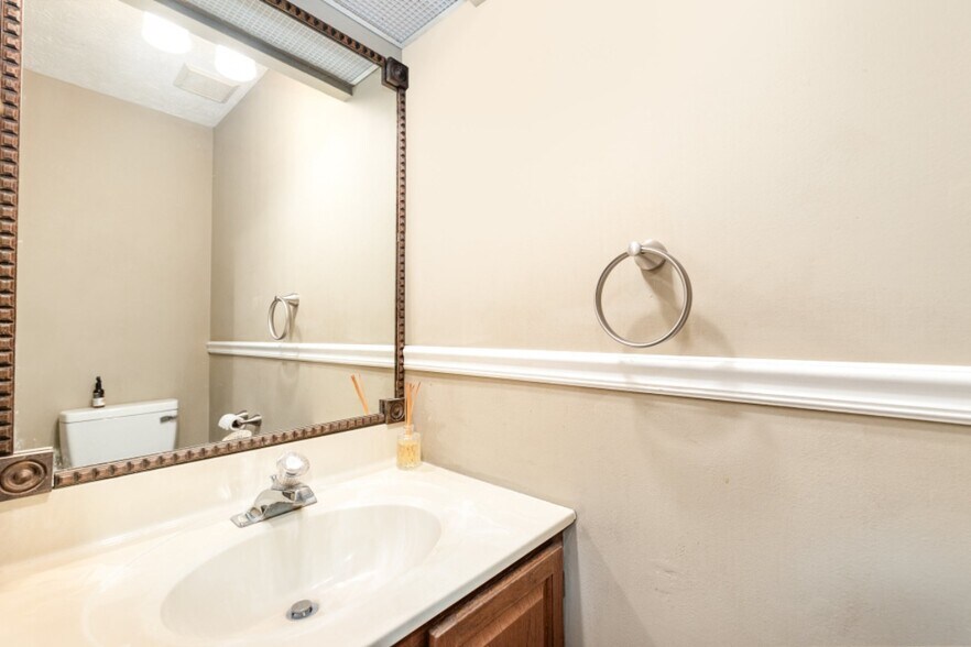 Building Photo - 1016 Chestnut Haven Ct