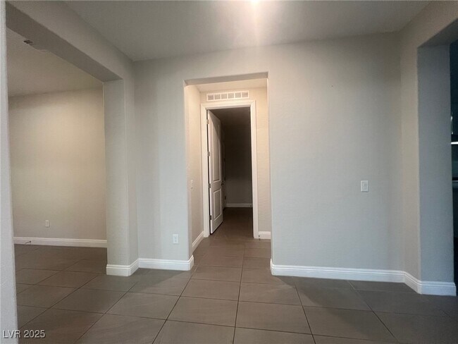 Building Photo - 2110 Millergrove Ave