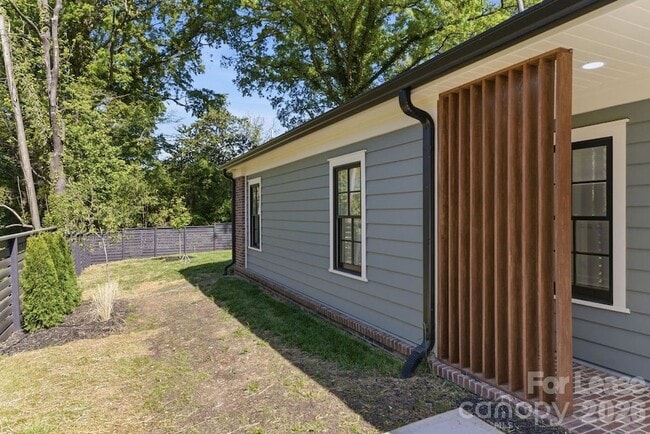 Building Photo - 1840 Merriman Ave
