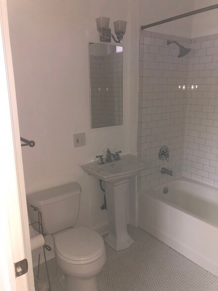 Building Photo - 2531 W Charleston St