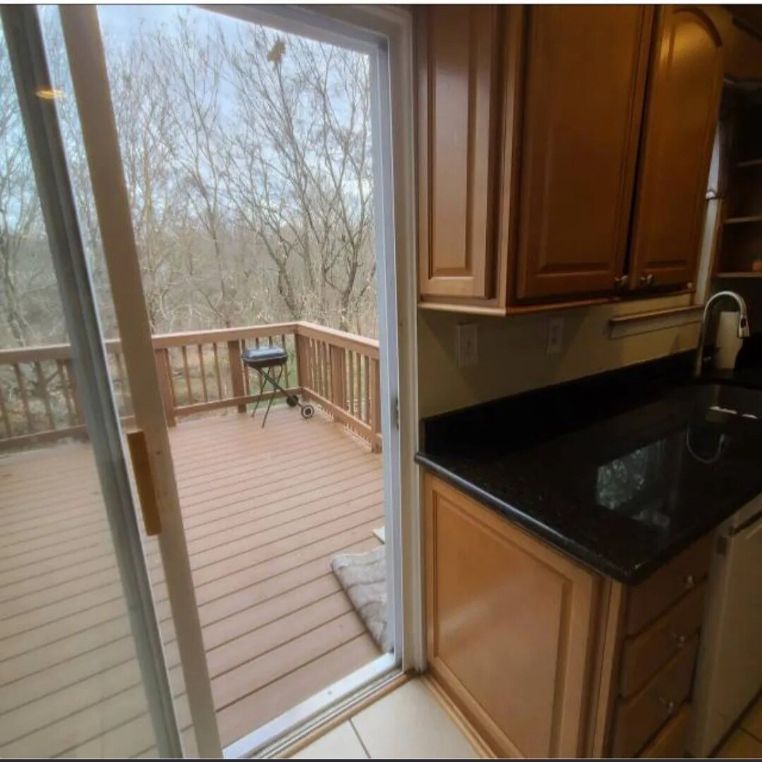 Building Photo - 15205 Valley Stream Dr