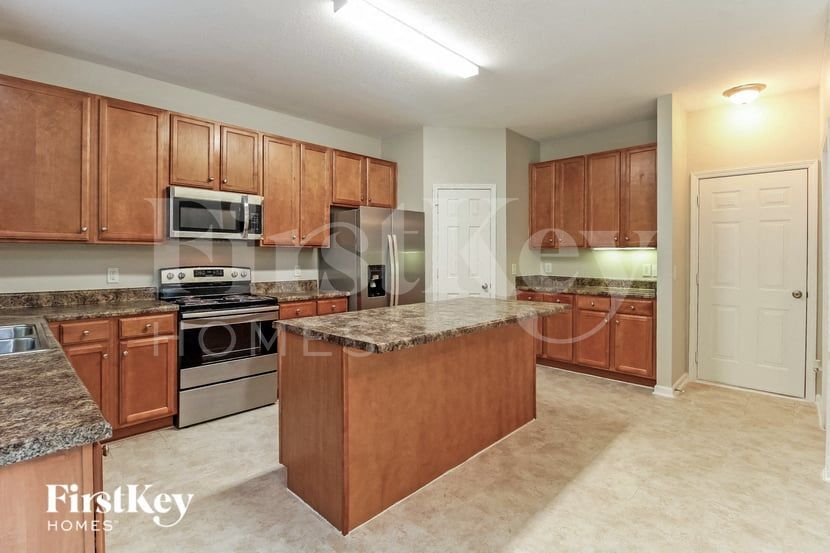 Building Photo - 4707 Shady Oak Dr