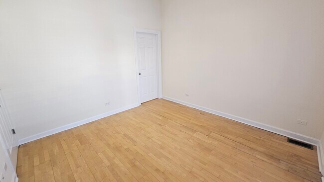 Building Photo - 511 N Hartland Ct