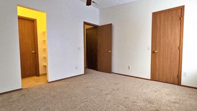 Building Photo - Spacious 2 Bedroom 1 Bath Condo In Cherry Creek School District!! 2nd Floor Balcony! Extra Storag...