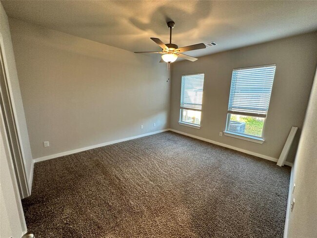 Building Photo - 9732 Grosbeak Ln