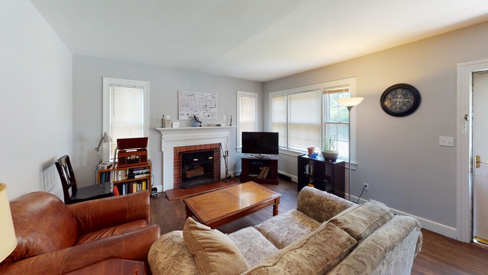 Primary Photo - 105 Washington St
