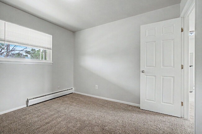Building Photo - 1163 Cree Dr
