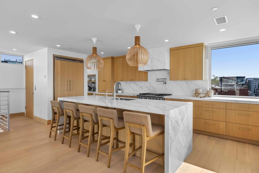 Building Photo - 2019 Highland Ave