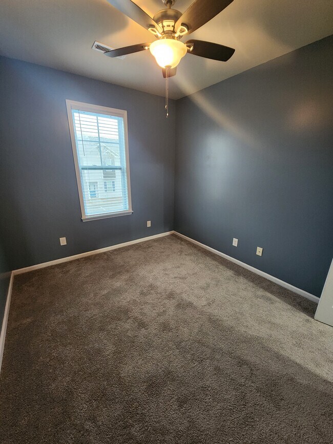 Building Photo - 145 Waterstone Ln