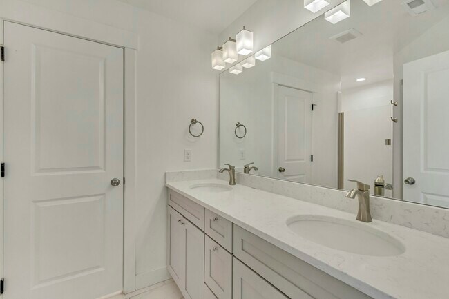 Building Photo - 409 N 360 W