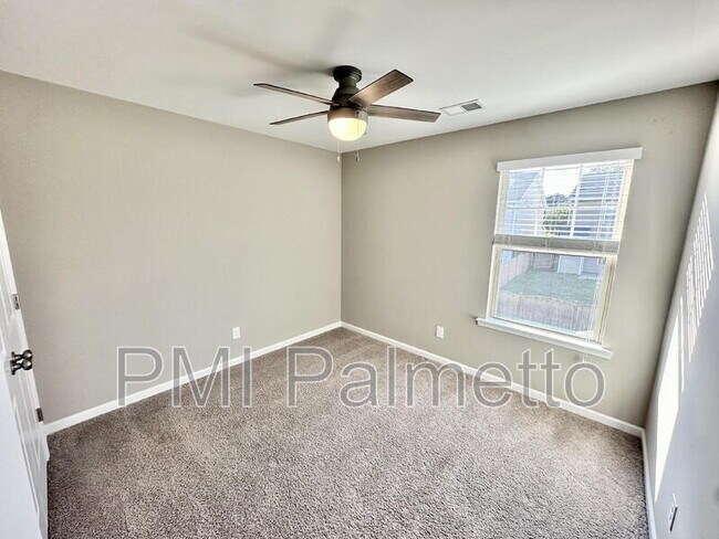 Building Photo - 117 Weeping Oak Ln