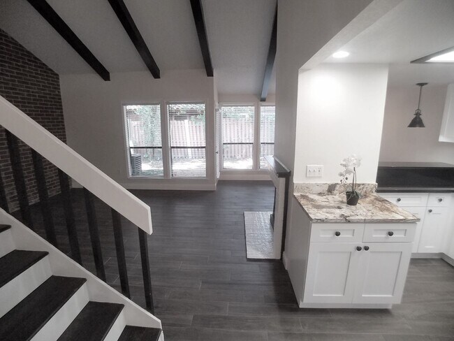 Building Photo - Stunning All Upgraded 2/2 Condo x Rent @ Winter Park Village next to Full Sail !