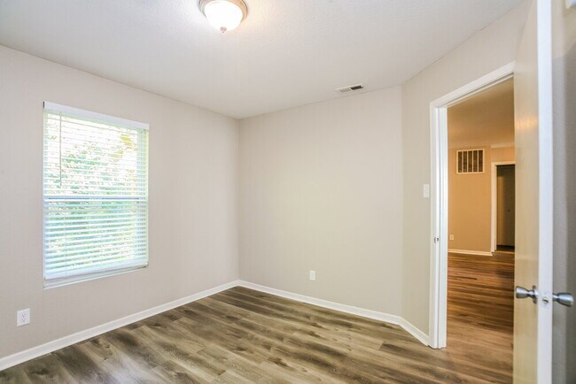 Building Photo - 8038 Retreat Ln