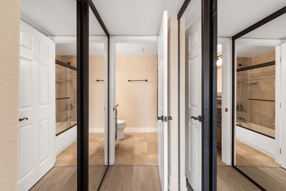 Building Photo - 3965 Nobel Dr