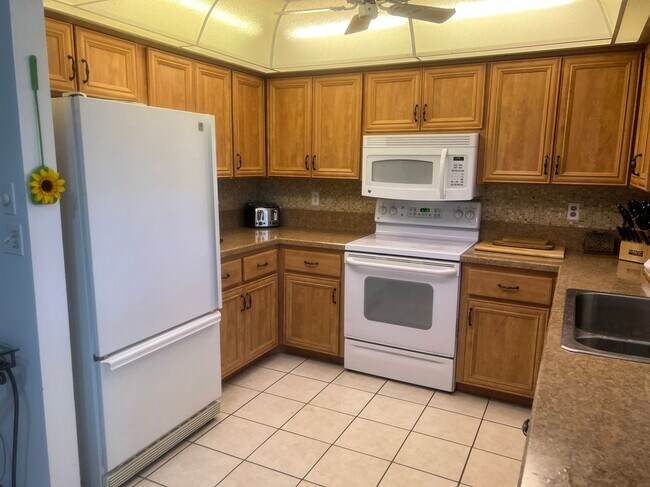 Building Photo - 2425 Doud St