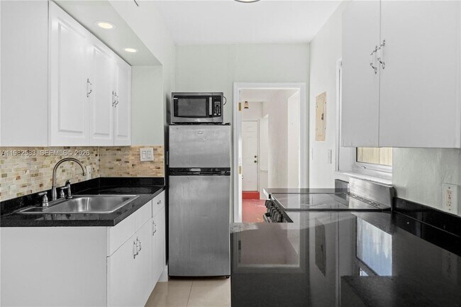 Building Photo - 1203 Marseille Dr