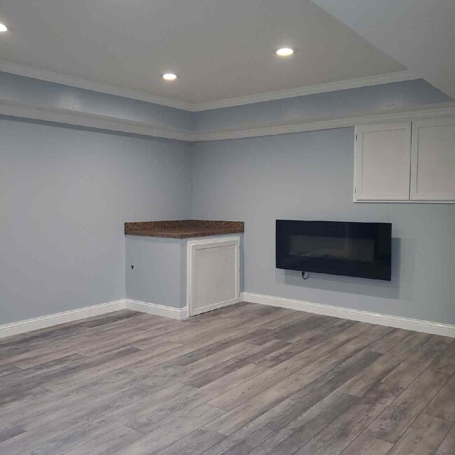 Building Photo - 449 Poplar St