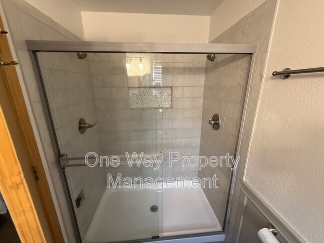 Building Photo - 7226 W 20th St Ln