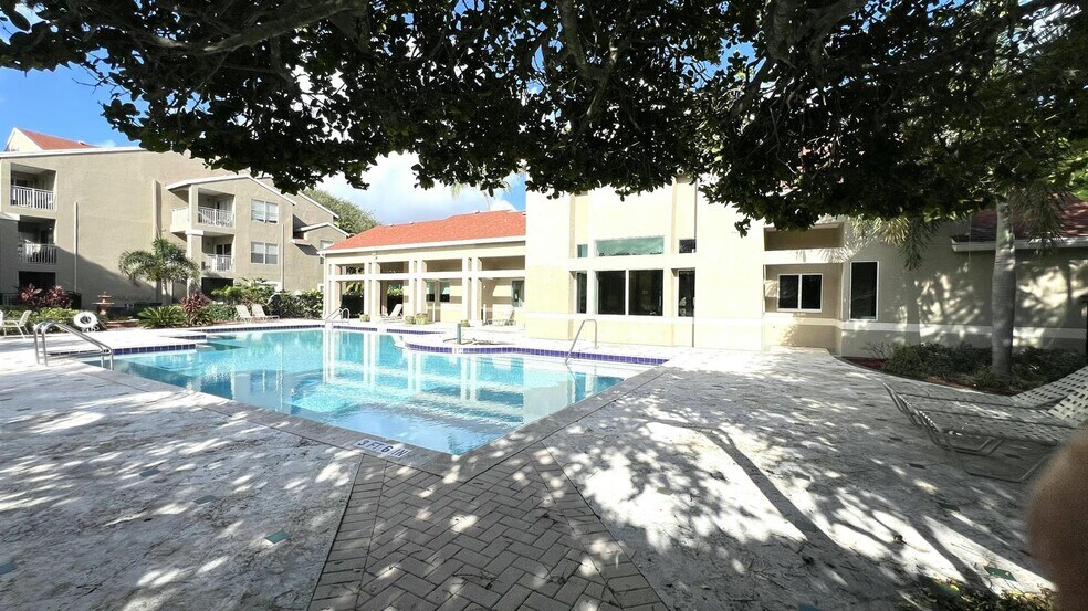 Building Photo - 1825 Palm Cove Blvd