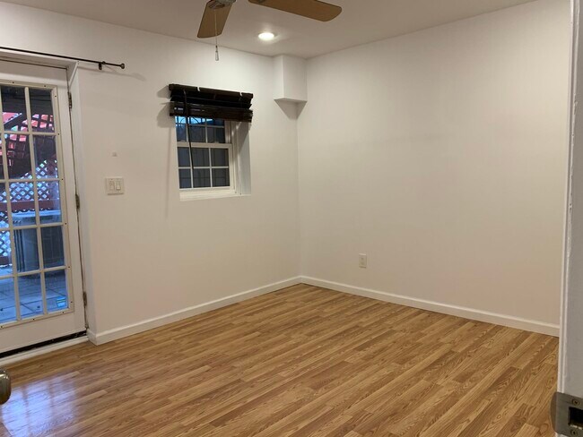 Building Photo - 2-24 Grand St