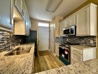 Building Photo - 4/4 Duplex in the Baylor Bubble!