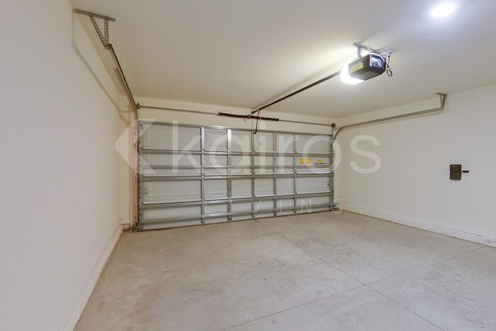 Building Photo - 8648 SW 43rd Ter