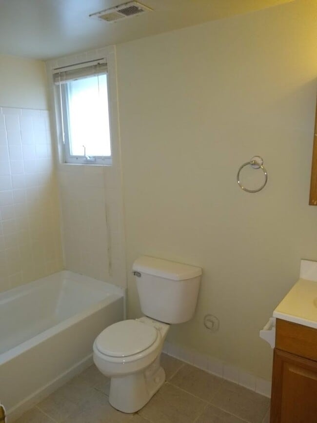 Building Photo - Chapel Hill/South Merritt Mill Road Apartment