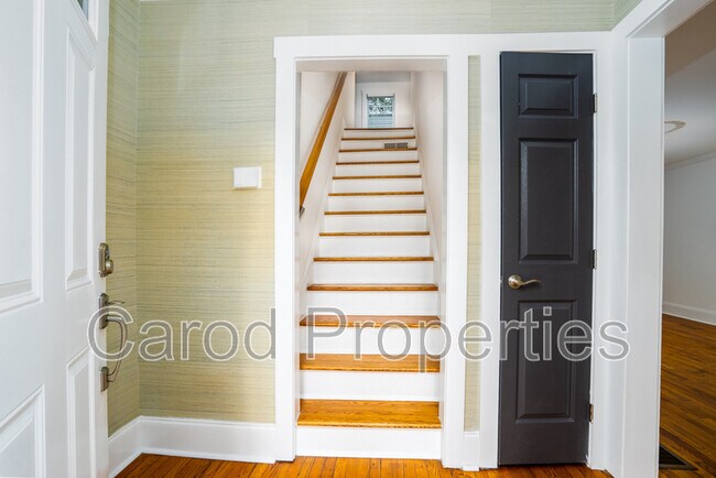 Building Photo - 3338 Eastway Dr