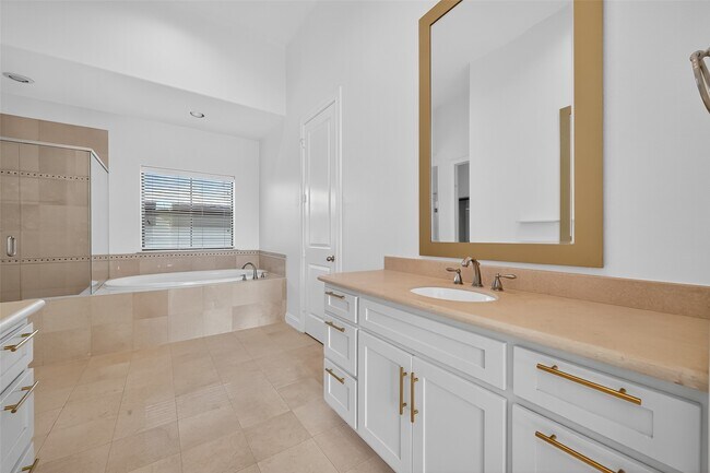 Building Photo - 2506 Maxroy St