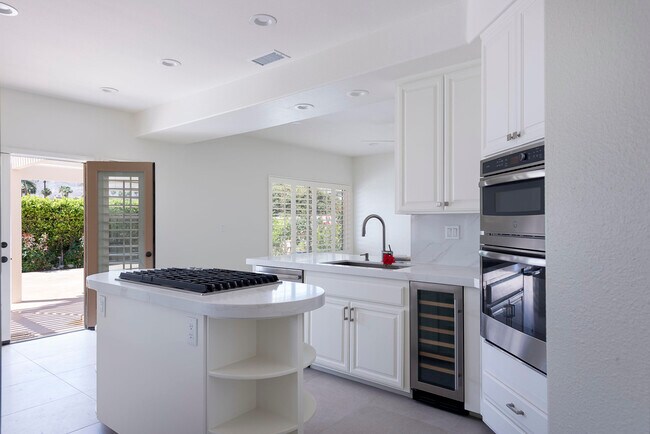 Building Photo - 28 Park Mirage Ln