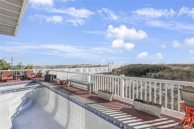 Building Photo - 771 Dune Rd