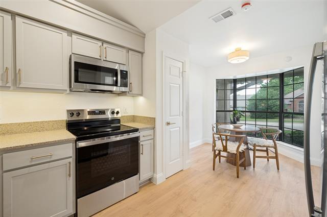 Building Photo - 8181 Willow Creek Dr