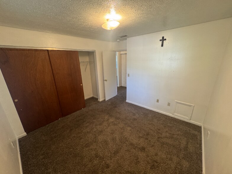 Building Photo - 21520 Campbell Dr