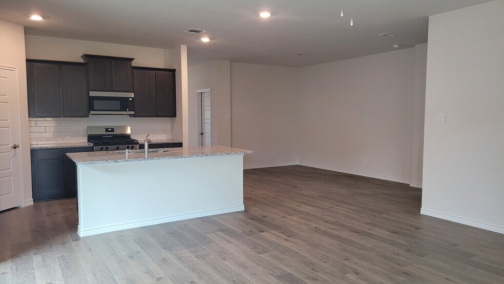 Building Photo - 509 Range Rd