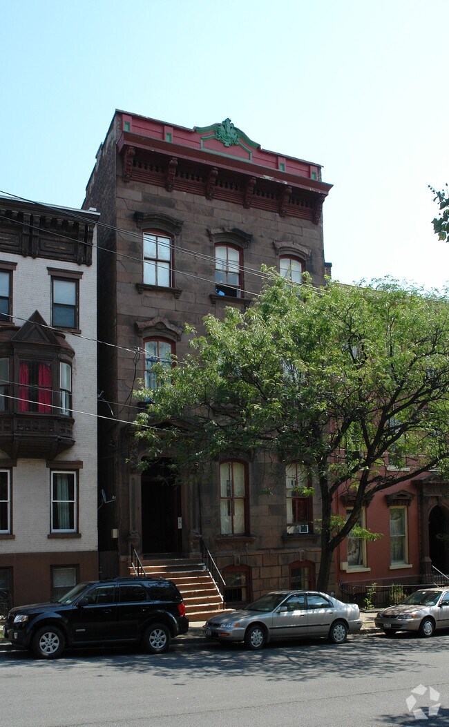Primary Photo - 13 Ten Broeck Pl