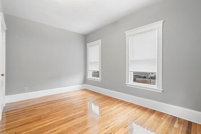 Building Photo - 252 Safford St