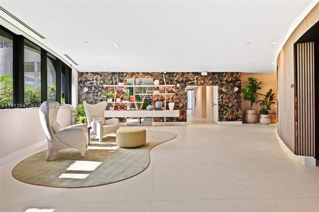 Building Photo - 700 NE 24th St