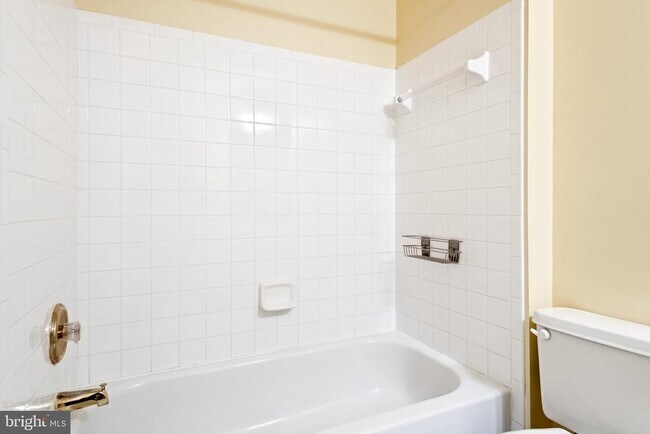 Building Photo - 2202 Sarah Woods Ct