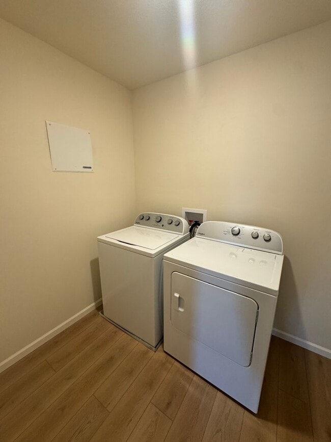 Building Photo - 4919-4921 Silver Mill Dr.