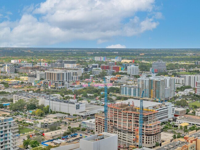 Building Photo - 1750 N Bayshore Dr